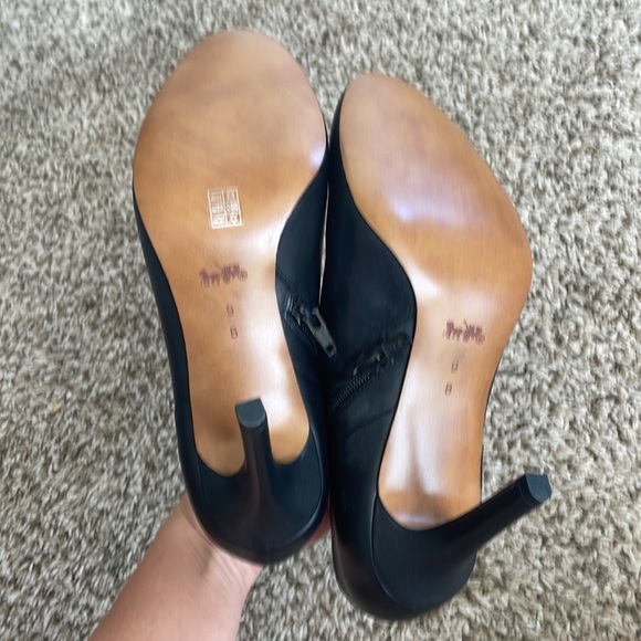 Coach Heels Size 9 - Picture 5 of 5